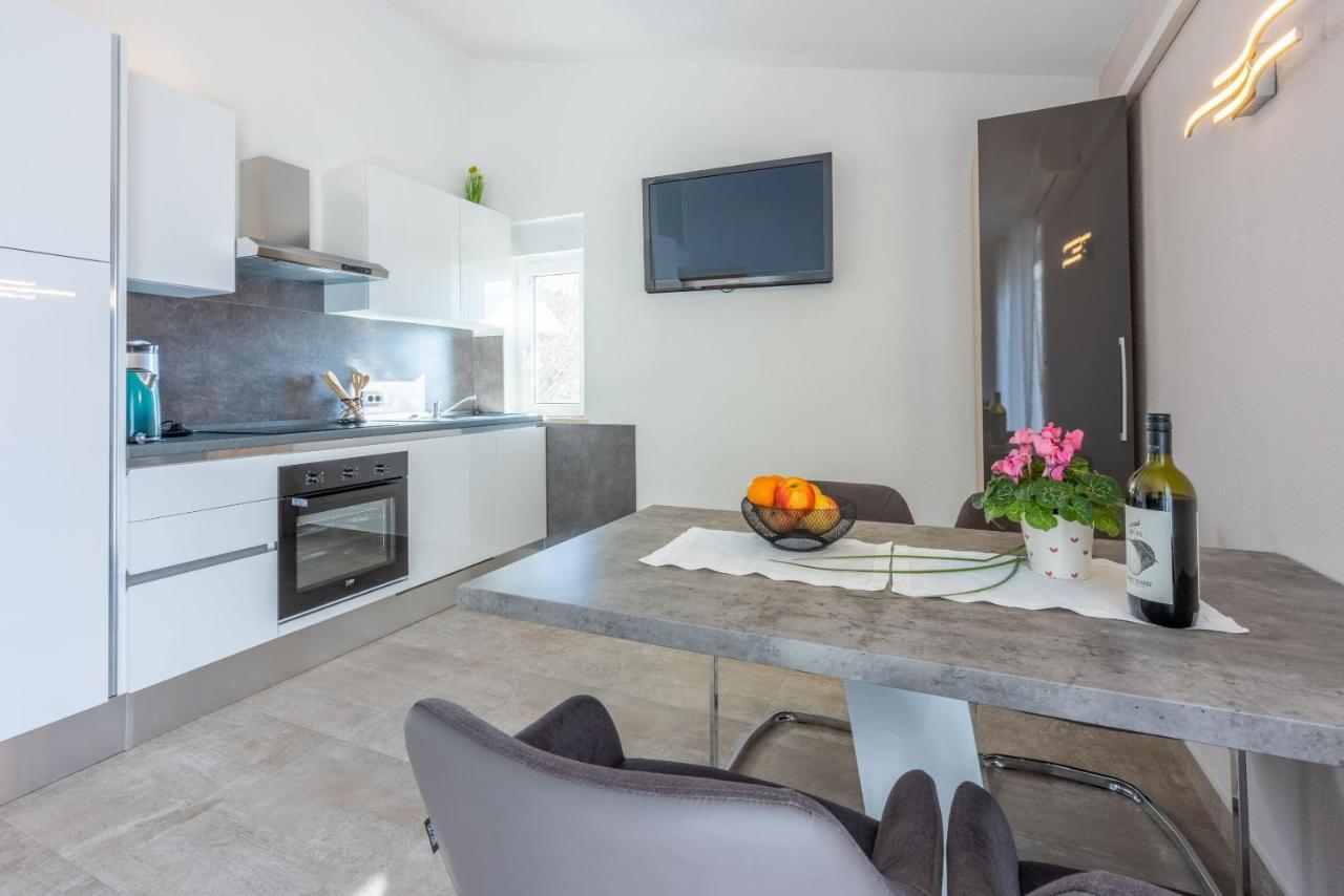 Apartments Porto Dramalj Bagian luar foto